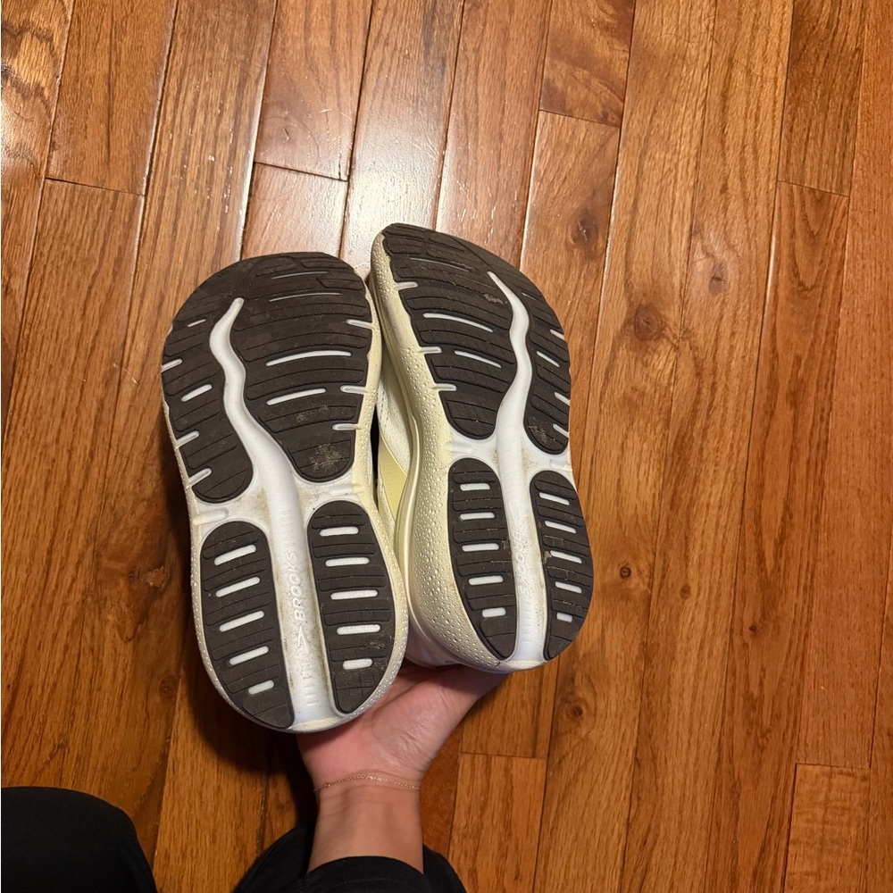 Brooks Ivory/White Women's Running Sneakers - Picture 4 of 4